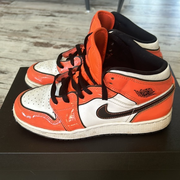 Nike Air Jordan high top shoes-gently used - Picture 3 of 9